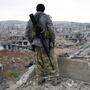 Ein Rebell in der Grenzsstadt Kobane