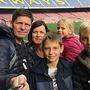Oliver Glasner mit seiner Familie im Camp Nou im Jahr 2015  