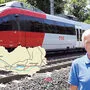 Ostermann beim Interview an der Bahnstrecke am Wörthersee