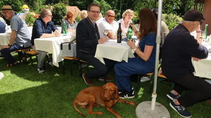 Strahlender Sonnenschein begleitete das alljährliche Kellerspektakel am Weingut Krispel in Neusetz bei Straden.
