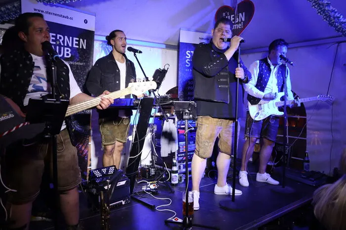 Für musikalische Unterhaltung sorgte die Band Sternenstaub.