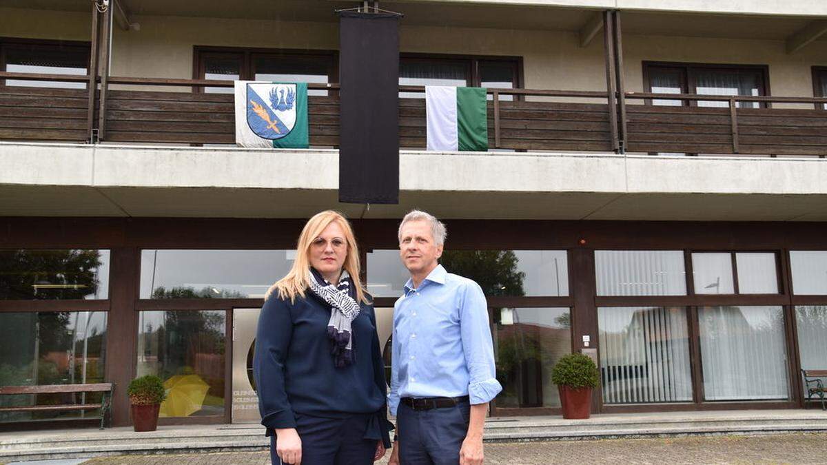 Letzter Schultag an der Landesberufsschule Gleinstätten. Auch Lehrlingshausleiterin Daniela Platzer und Direktor Walter Huber trauern