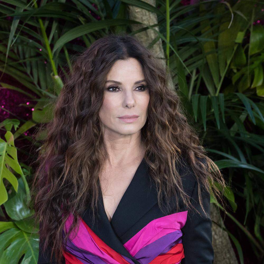 https://img.kleinezeitung.at/public/incoming/h71v00-Special-Screening-Of-The-Lost-City-In-London-LONDON-UNITED-KINGDOM-MARCH-31-2022-Sandra-Bullock-attends-the-special_1691832965983439.jpg/alternates/SQUARE_1000/Special-Screening-Of-The-Lost-City-In-London-LONDON-UNITED-KINGDOM---MARCH-31-2022-Sandra-Bullock-attends-the-special_1691832965983439.jpg