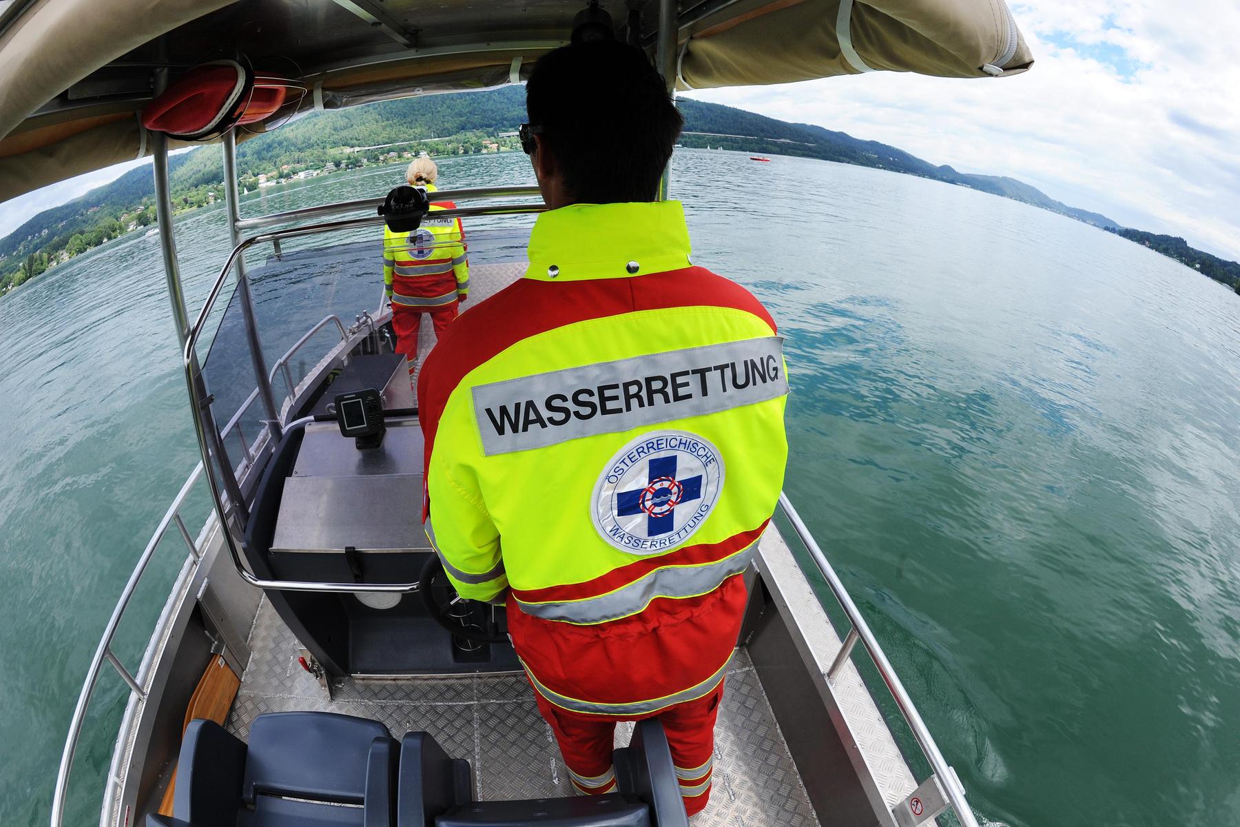 Bei Tauchgang: Wienerin geriet in Kärntner See in Panik, Wasserrettung im Einsatz