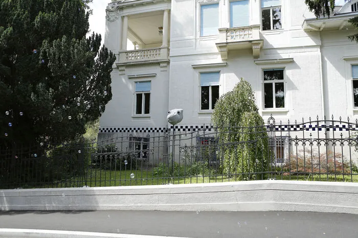 ... nach jenen vier Privat-Grundstücken, auf denen ein Teil der Kunstsammlung der Stadt Graz zu sehen ist.