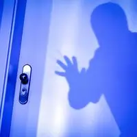 „Die Tür war schon vorher kaputt“, sagt die Frau
