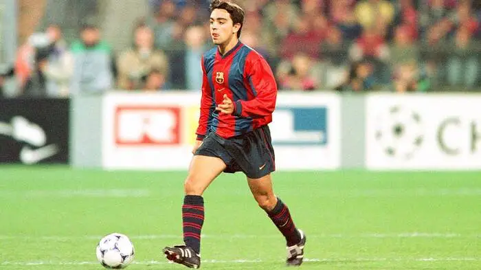 Xavier Hernández i Creus, kurz Xavi, geboren am 25. Jänner 1980 in Terrassa, absolvierte 1998 nach Ausbildung in der La Masia sein erstes Spiel für die Kampfmannschaft von Barcelona.