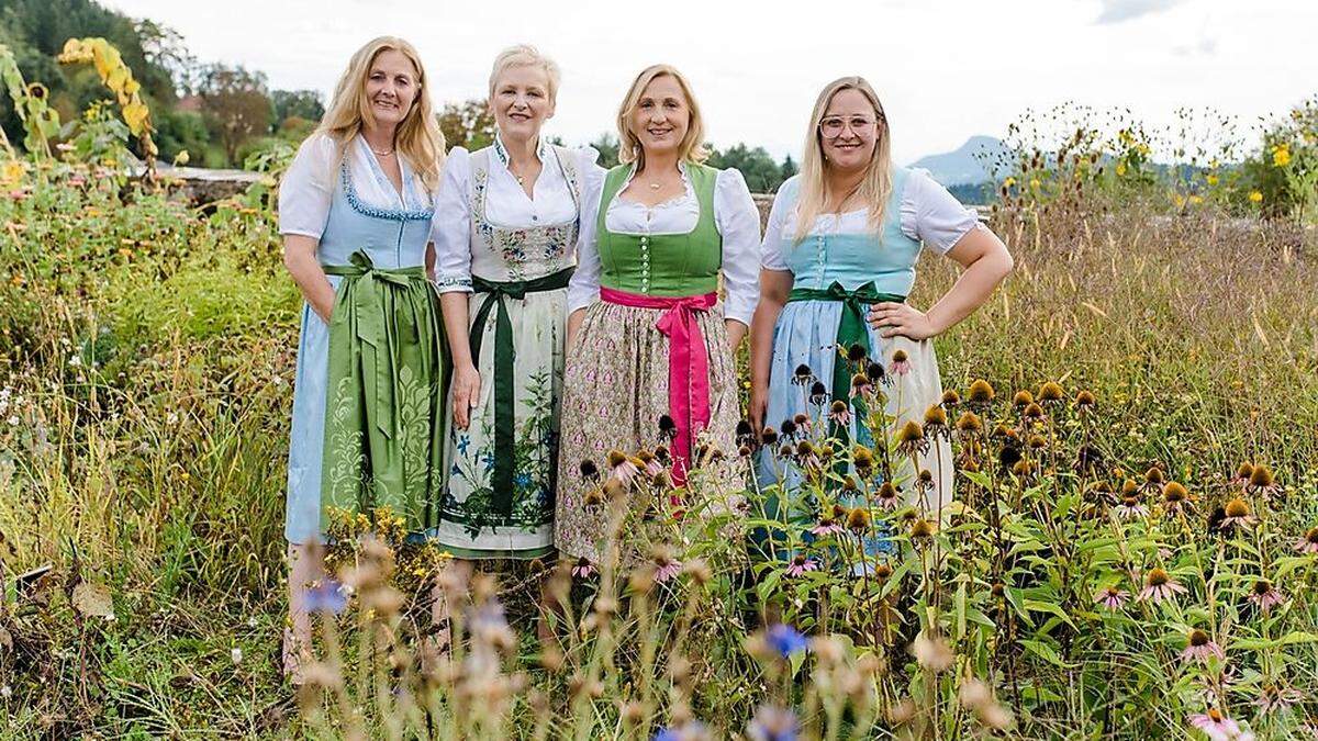 Gössl-Geschäftsführerin Elisabeth Groinig, Hoteldirektorin Sabine Loy im Kräuterdirndl, Gössl-Geschäftsführerin Susanne Salzer und Rezeptionsleiterin Stefanie Pfeifer (von links)