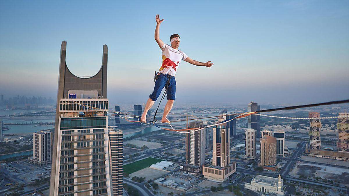 Jaan Roose hoch über der Lusail City in Katar 