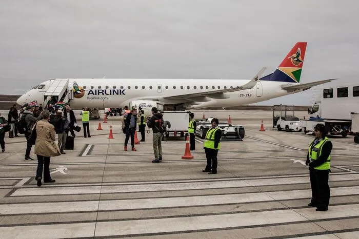 Fünf Tage dauerte die Reise vom südafrikanischen Kapstadt aus. Künftig geht der sechsstündige Linienflug einmal wöchentlich von Johannesburg zu der gerade einmal 122 Quadratkilometer großen Vulkaninsel.
