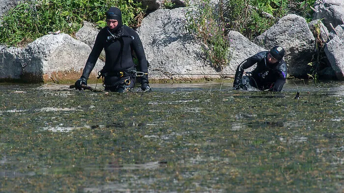 Auch Polizeitaucher waren im Einsatz