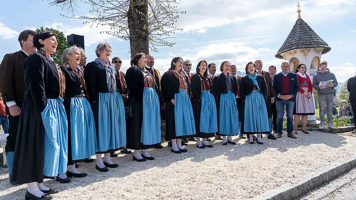 Der Grenzlandchor Arnoldstein enthüllte den Gretl-Komposch-Platz