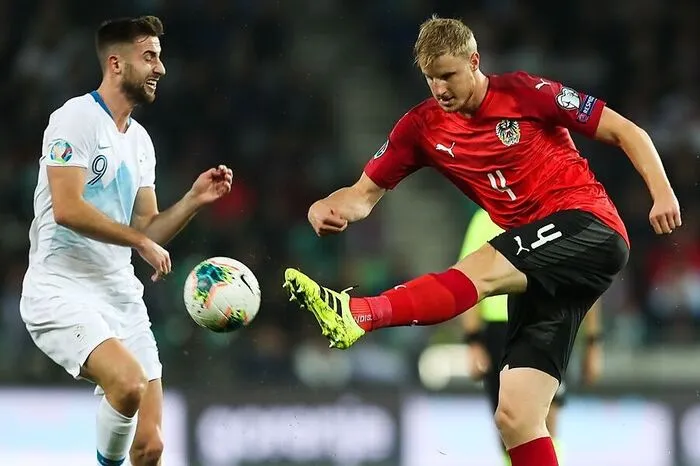 Martin Hinteregger: 5 Der Kärntner hatte im Zusammenspiel mit Andreas Ulmer leichte Abstimmungsprobleme, besserte aber kleine Fehler sofort aus und zeigte sich auch im Spielaufbau meist gut. 