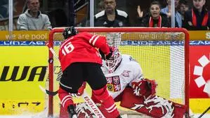 Dominic Zwerger bezwang Tschechien-Goalie Ondrej Kacetl in der Verlängerung