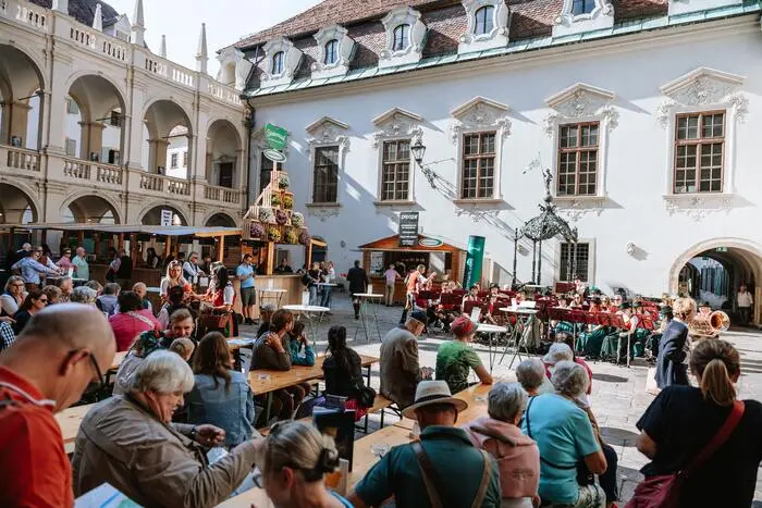 Die Oberlandler Graz bevölkern wieder den Landhaushof