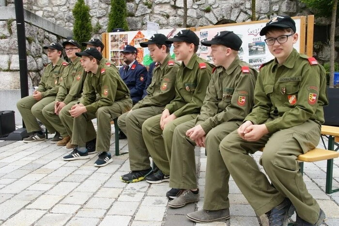 "Die Zukunft liegt in den Händen unserer Kinder", war 1993 der Grundgedanke des damaligen Kommandanten, Erich Hofer, und des Gründungsbeauftragten, Peter Wlk, eine Jugendfeuerwehr in Hermagor zu installieren.
