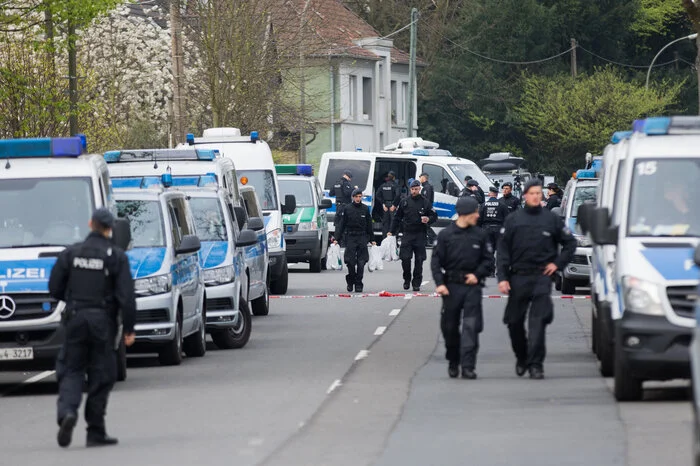 Nach Angaben von NDR, WDR und "SZ" wurde der Mann in der Nähe von Tübingen festgenommen.
