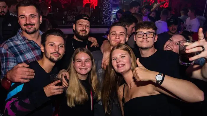 Am Samstag gab es in Niklasdorf eine Zeitreise in die Vergangenheit: In der Event Fabrik stieg eine „Party wie früher“.