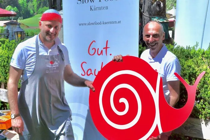 Sie brennen für Slow Food Kärnten: Herwig Ertl und Eckart Mandler. An die 30 Lebensmittelhandwerker aus Österreich und Italien luden gleichzeitig bei "Slow Food Grenzenlos" zum Markt des guten Geschmacks