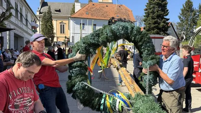 Zum dritten Mal veranstaltete der Musikverein Ilz unter Obmann Thomas Prenner das traditionelle Maibaumaufstellen in der Marktgemeinde Ilz.