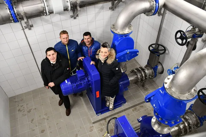 Dafür sorgen zwei Pumpen mit einer Leistung von je 100 Liter pro Sekunde, die sich in acht Metern Tiefe befinden.