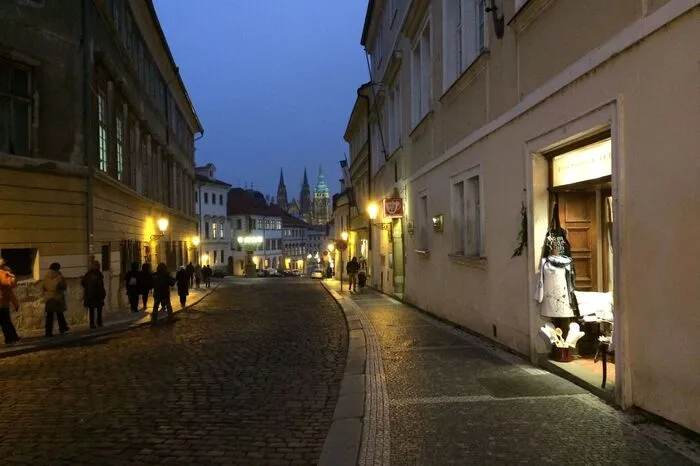 In der Nacht zeigt sich Prag von seiner mystischen Seite.