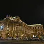 Polizeiaufgebot vor der Staatsoper am Montagabend