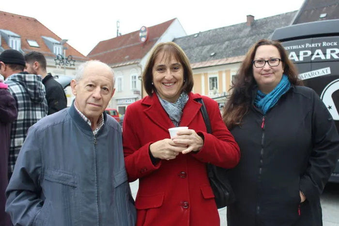 Auch Gemeindevertreter der Stadt ließen sich das Faschingswecken nicht entgehen