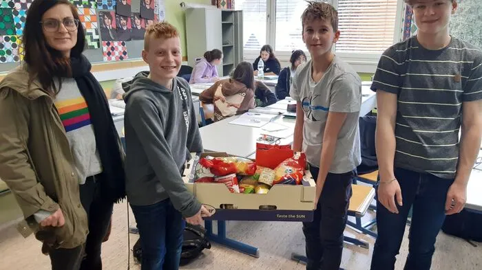 An der Spendenaktion "Umgekehrter Adventkalender" der Caritas im Bezirk Voitsberg beteiligten sich unter anderen die 3b der MS Köflach,...