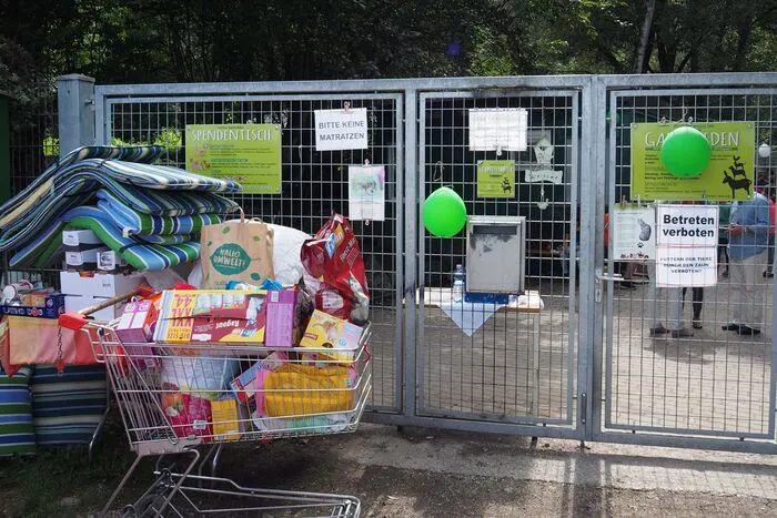 Der Sachspendenhügel wuchs im Rahmen des Tierschützerfestes. Bitte klicken Sie sich durch die Bilder . . .