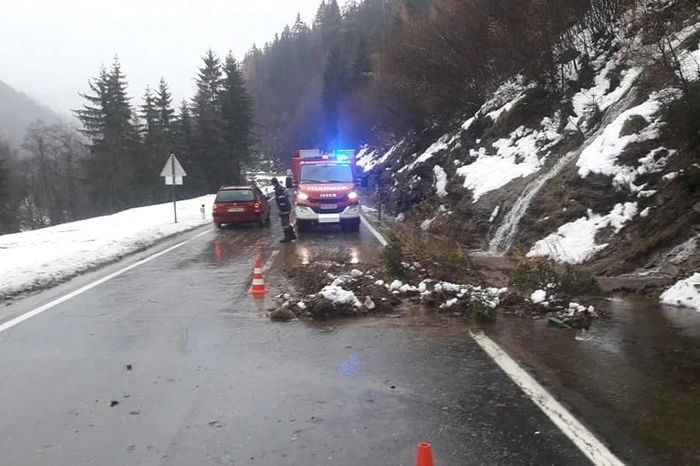 Mit dem einsetzenden Regenfall Sonntagmittag spitzte sich die Lage in Stadl-Predlitz zu: Hänge begannen zu rutschen und Straßen wurden vermurt. Bis zum Abend mussten 50 Menschen evakuiert werden.