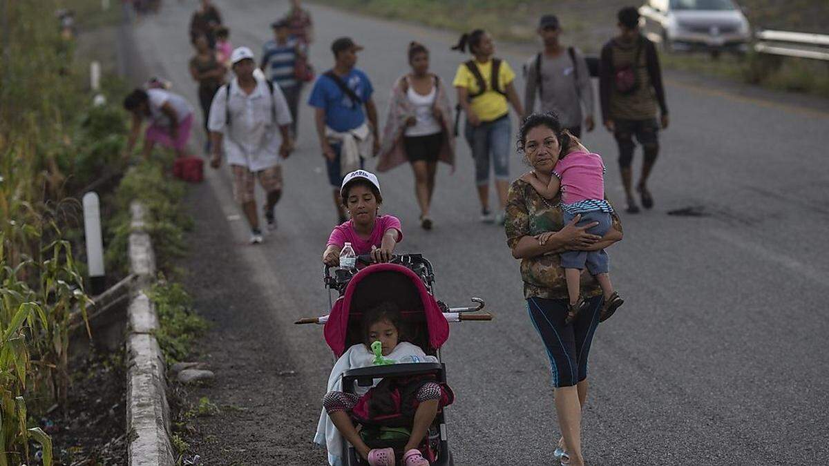 Fußmarsch in die USA: Tausende Menschen aus Honduras sind auf der Flucht durch Mexiko. Ihr Ziel sind die USA.