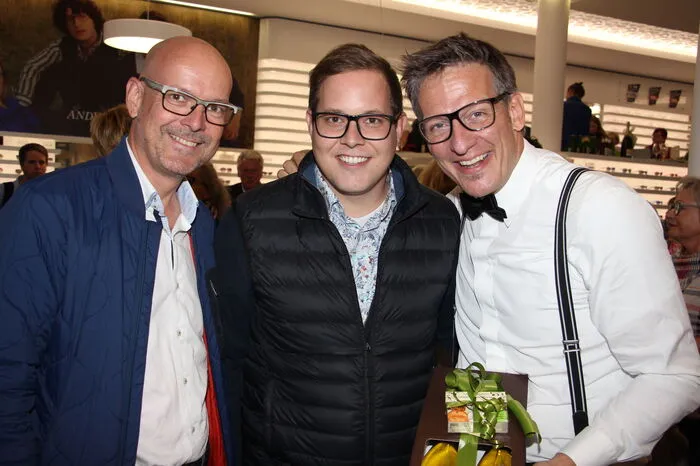 Viele Spittaler Unternehmer, darunter auch die Raumausstatter Wolfgang und David Schmidt, gratulierten Daniel Kuschinsky
