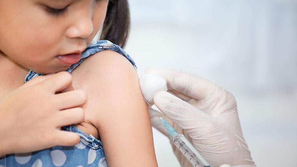Aktuell laufen mehrere Studien, die die Wirksamkeit und Verträglichkeit von Covid-Schutzimpfungen bei Kindern untersuchen