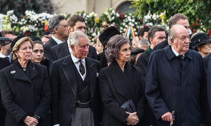 Prinz Charles mit dem Ex-Königspaar von Spanien