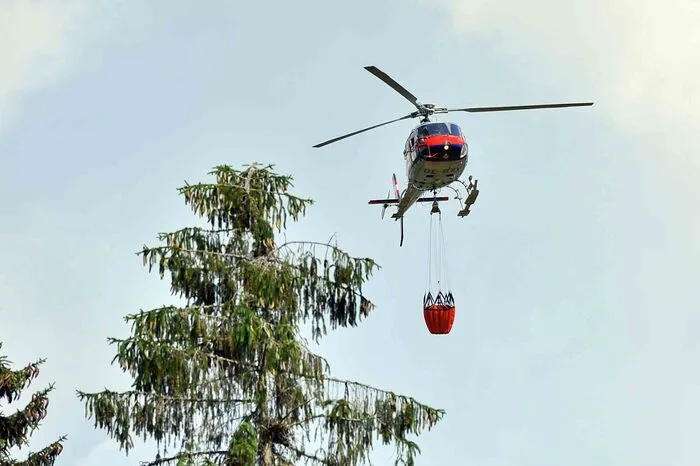 Durch rasches Eingreifen der Freiwilligen Feuerwehren sowie Unterstützung aus der Luft konnten die Flammen weitgehend eingedämmt werden.