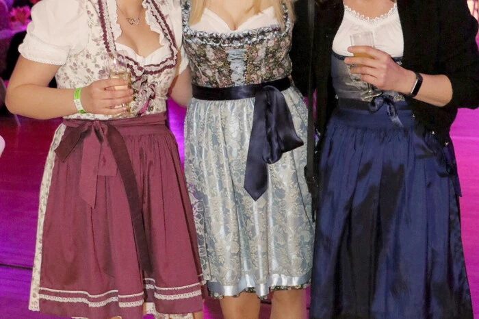 Fesche Dirndln und Männer im eleganten Frack - das sah man beim Liebenfelser Ball „Tracht trifft Frack“, ...