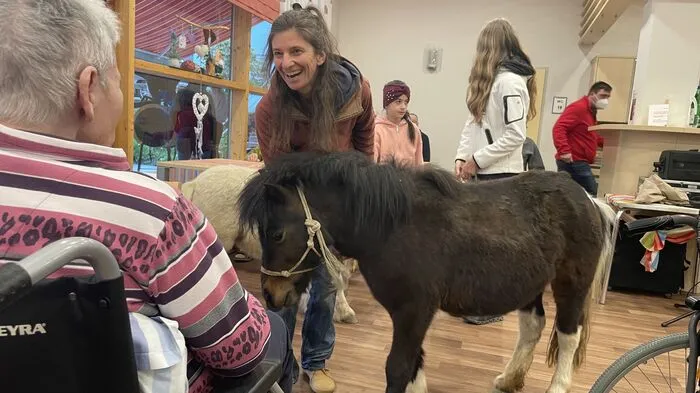 Lachende Gesichter und tierisch gute Stimmung - das fand man am vergangenen Mittwoch im Seniorenheim Weiz.