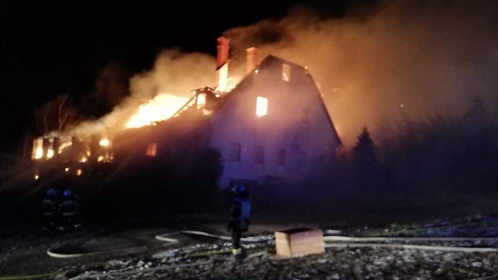 Das Feuer griff auf das Wohnhaus über