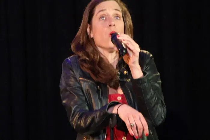 Agnes Palmisano - Stimme und Gesang.
