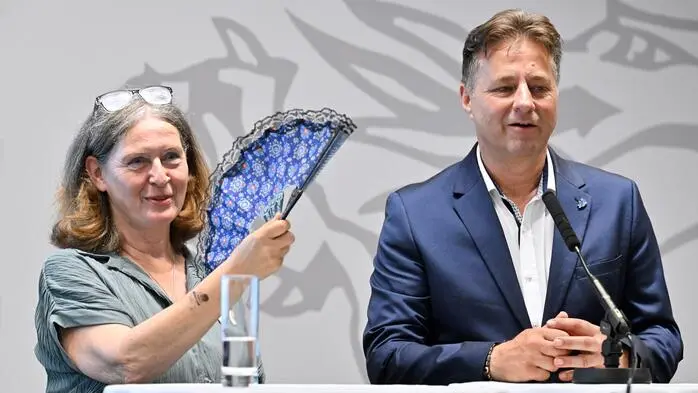 René Apfelknab und Elke Kahr bei der Pressekonferenz nach der Wahl Ende Juni 
