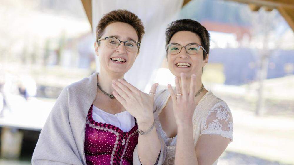 Michaela (links) und Martina Weixler heirateten 2019