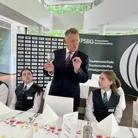 Mehr als 21 Jahre als Diener bei den Royals tätig: Paul Burrell war zu Gast in den Tourismusschulen Bad Gleichenberg