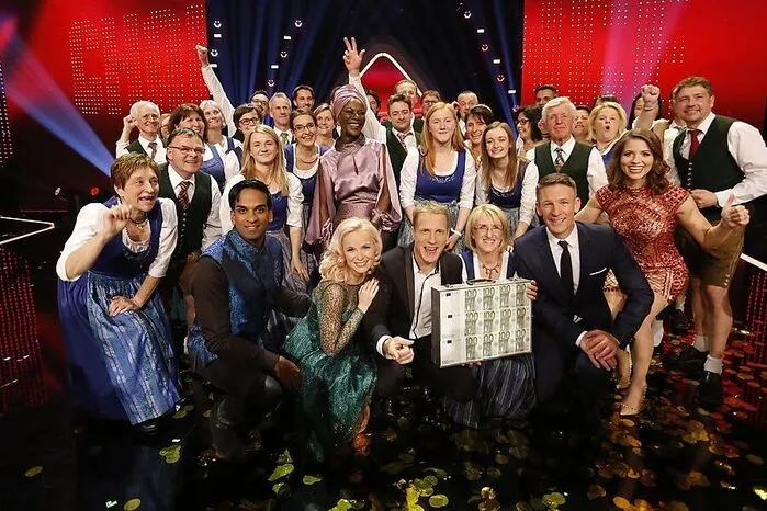 Gemeinsame Freude mit den Moderatoren und der Jury.