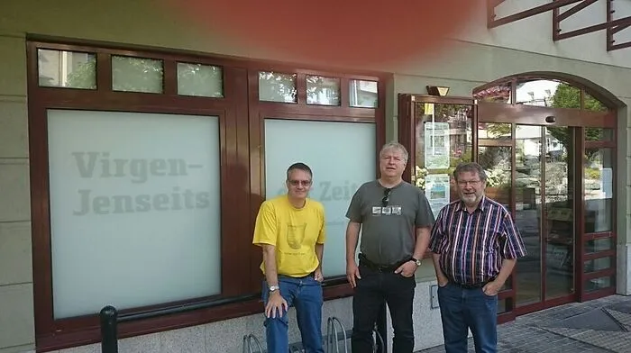 Urs Leuzinger, Harald Stadler und Karl Wurzer standen bei der Dauer- ausstellung in Virgen vor verschlossener Tür