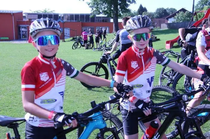 Und so mussten die Jugendlichen eine neue Strecke auskundschaften, markieren und beschildern. Darum führte heuer die Tour von Edelschrott aus um den Packer Stausee und weiter nach Hirschegg beziehungsweise auf die Hebalm.