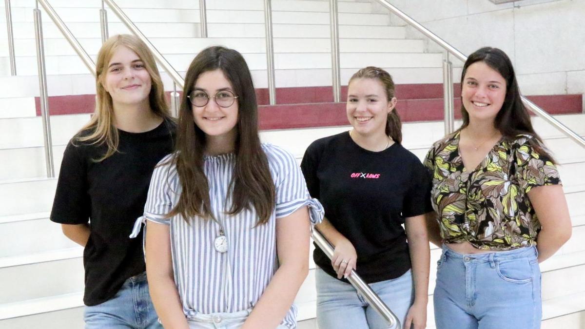 Naomi Ratarciuc, Lilly Wernegger , Elina Pana und Theresa Gogula (von links): Unterstützen als „Buddies“ Lehrende und Kinder der Sommerschule 