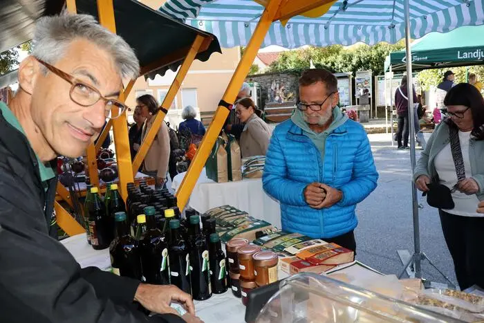 Etwa 15 regionale Betriebe boten ihre Produkte direkt aus erster Hand und bewiesen den vielen Besuchern eindrucksvoll die hohe Qualität ihrer Erzeugnisse. 