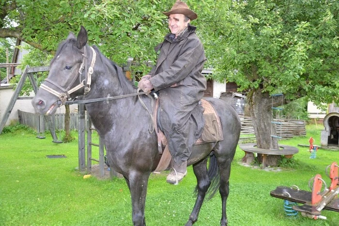 Diese Pferdewanderung am Säumerweg hat Tradition.