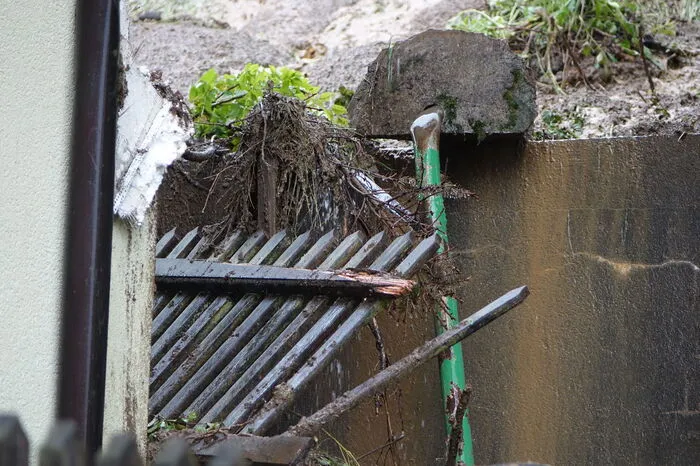 Das Innere des Hauses wurde vollkommen zerstört, drei Räume sind komplett mit Schlamm gefüllt.